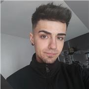 Soy una persona trabajadora que se adapta a cualquier persona y entorno. Las clases se prepararían con antelación y en base a la necesidad del alumno